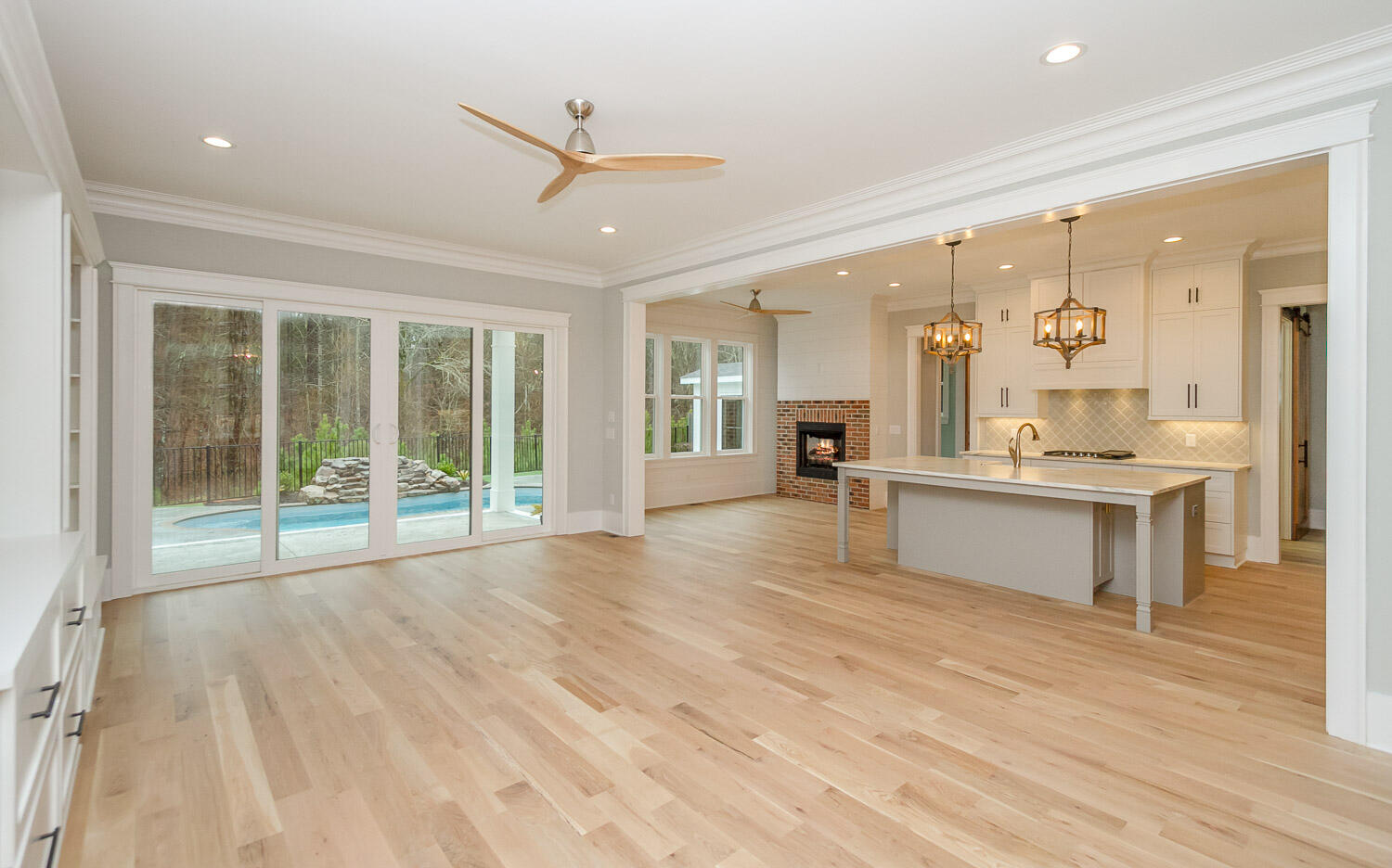 207 Hornsby Ln Evans GA 30809 large 010 006 Family Room 1500x936 72dpi